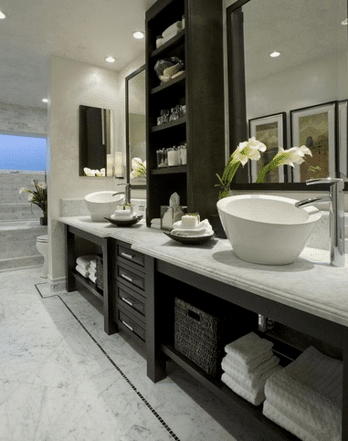 Complete bathroom remodeling with décor